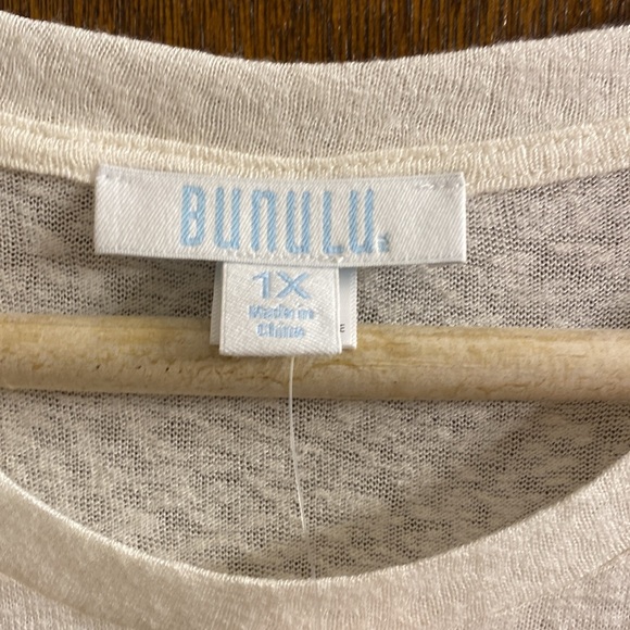 Top with black chevron design on shoulder area NWT Size 1X - Picture 3 of 7